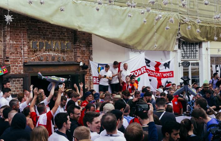 English fans chanting on the street in Moscow 2018