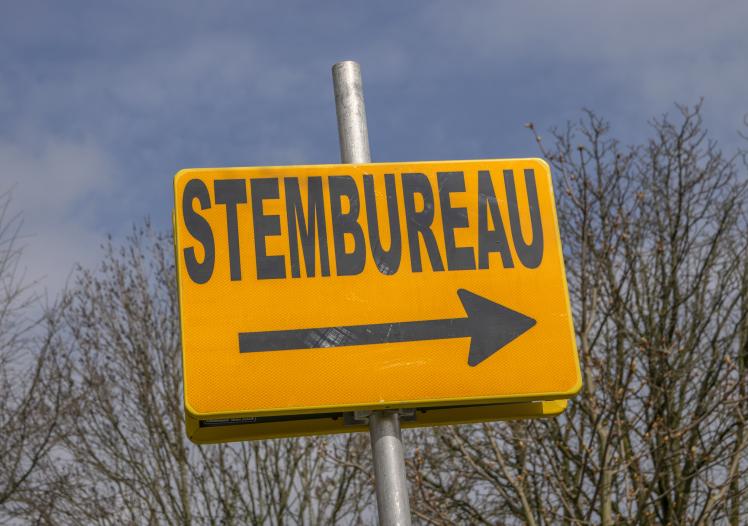 Signboard to the polling station
