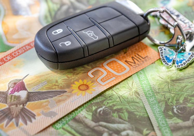 Car keys and money from Costa Rica