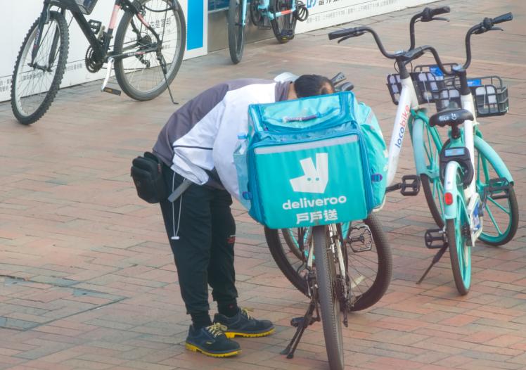 Delivery rider