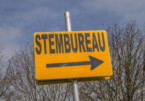 Signboard to the polling station
