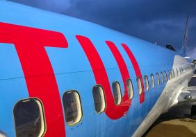 TUI airplane