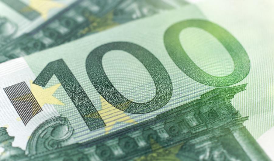 Close-up of a 100 Euro banknote 
