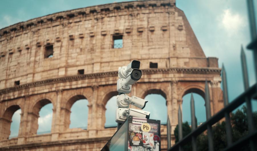 CCTV in front of the colosseum