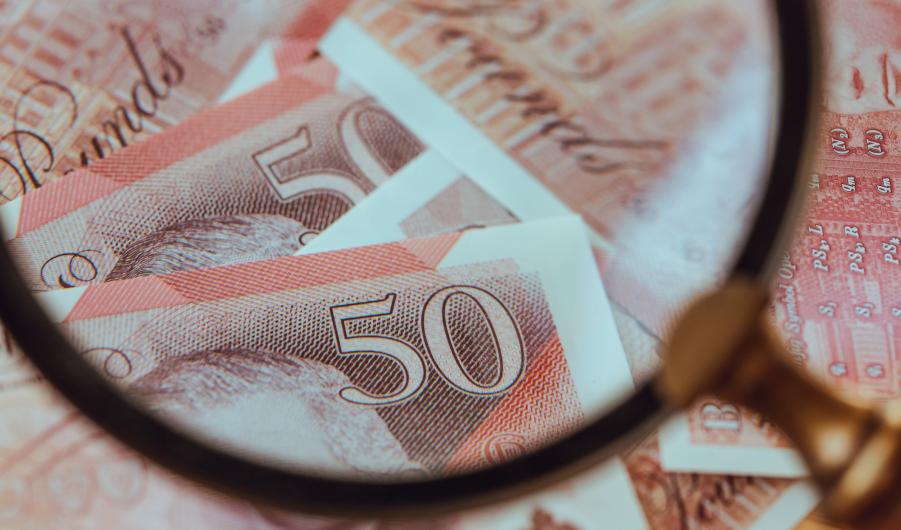 Banknotes of the United Kingdom under the Magnifying Glass